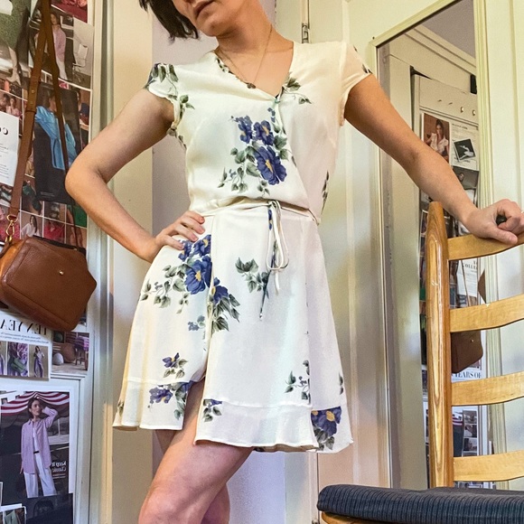 Reformation Radley Wrap Dress in Macadamia S - Picture 3 of 4